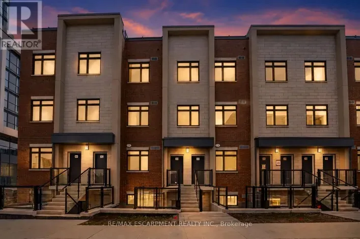 Row / Townhouse for sale: 251 - 1075 DOUGLAS MCCURDY COMMON, Mississauga