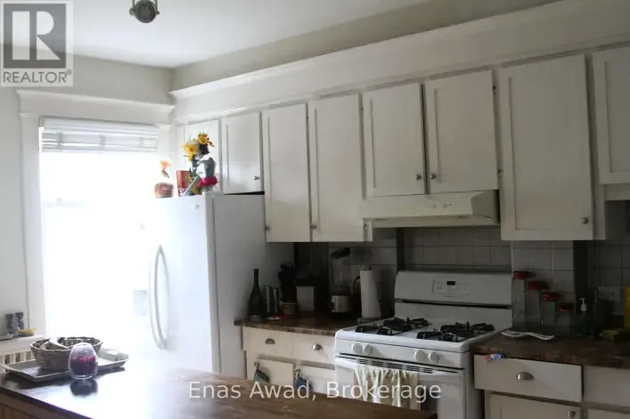 House for rent: 738 MANNING AVENUE, Toronto