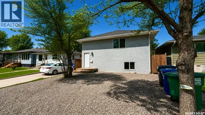 House for sale: 215 V AVENUE N, Saskatoon