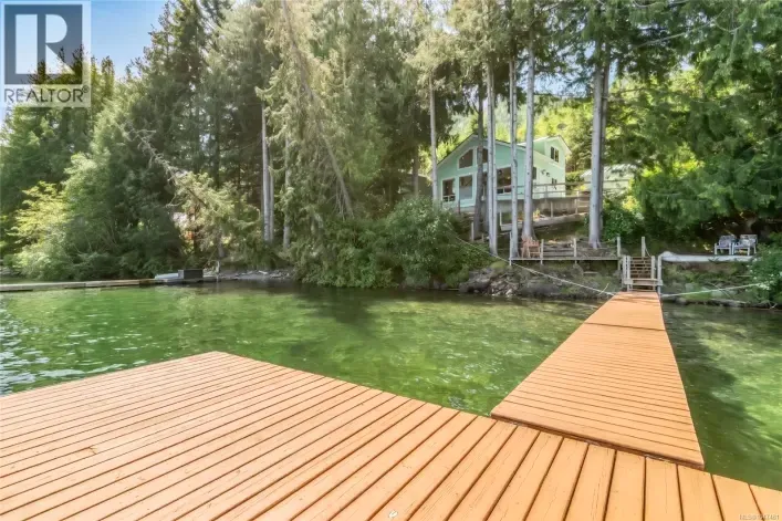 House for sale: 2270 South Lake Rd, Qualicum Beach