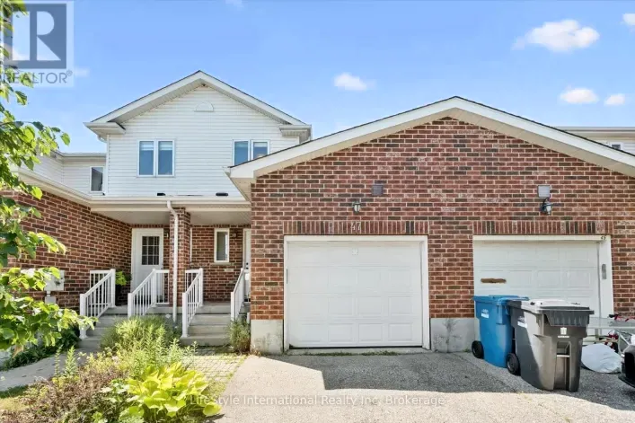 Row / Townhouse for sale: 47 HASLER CRESCENT, Guelph