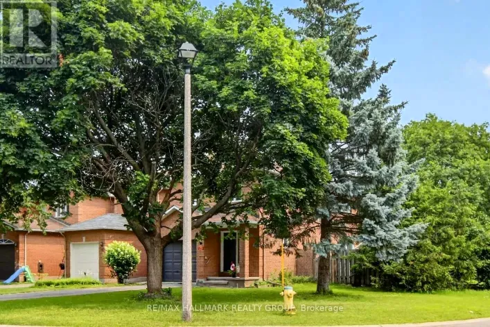 Row / Townhouse for sale: 23 WHITEGATE CRESCENT, Ottawa