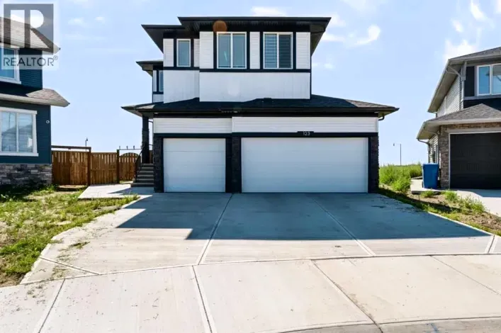 House for sale: 123 Dawson Dock Cove, Chestermere