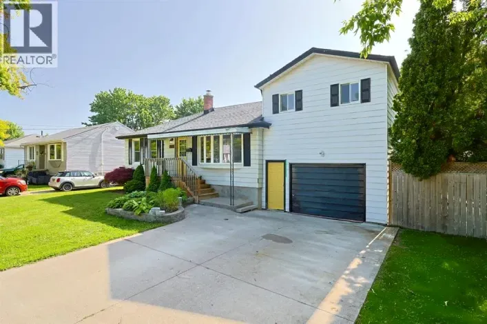 House for rent: 898 GRANDVIEW AVENUE, Sarnia