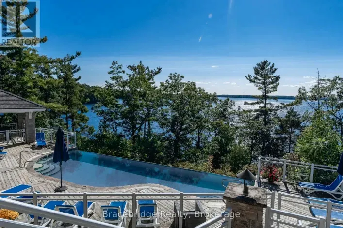 Apartment for sale: B102-A1 - 1869 MUSKOKA RD 118 HIGHWAY W, Muskoka Lakes)