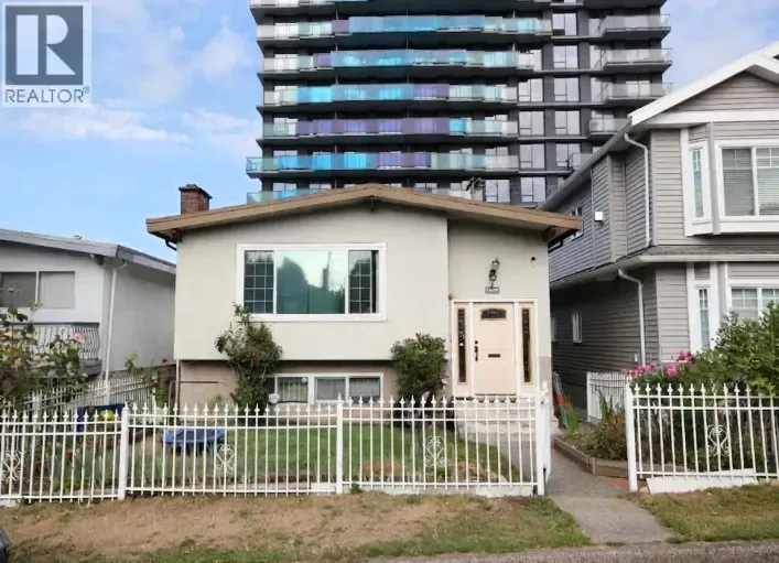 House for sale: 5075 PAYNE STREET, Vancouver