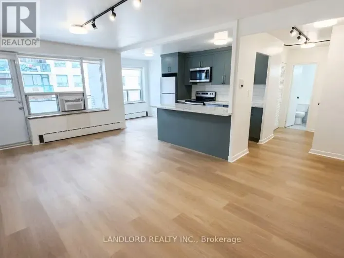 Other for rent: 204 - 420 EGLINTON AVENUE E, Toronto