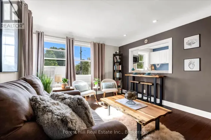 Apartment for sale: 5 - 2 STROUD ROAD, Hamilton