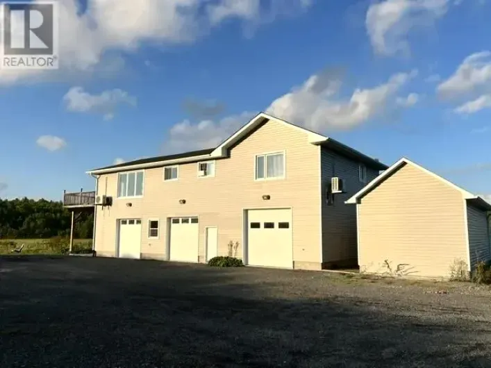 House for sale: 3327 Long Lake Road, Sudbury