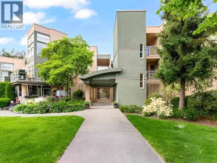 Apartment for sale: 206 22277 122 AVENUE, Maple Ridge