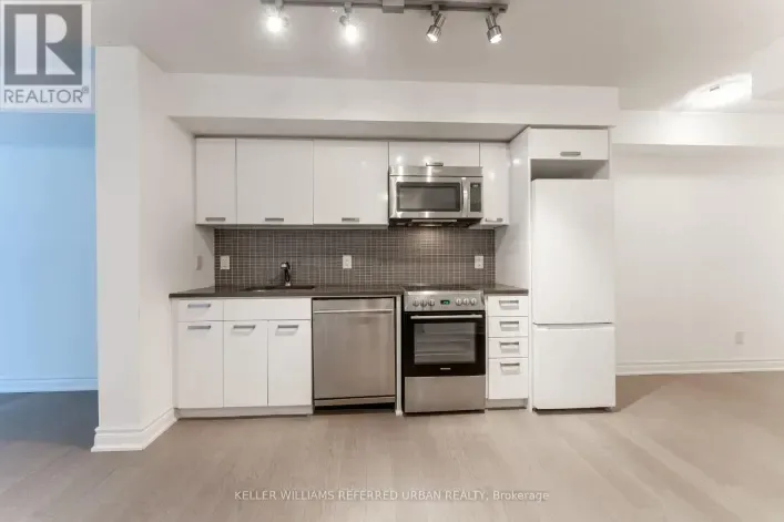 Apartment for rent: 201 - 295 ADELAIDE STREET W, Toronto