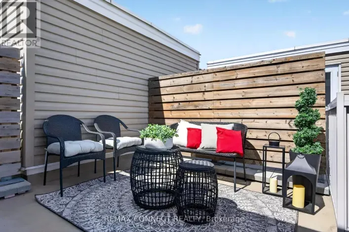Row / Townhouse for sale: 7B CRAWFORD STREET, Toronto