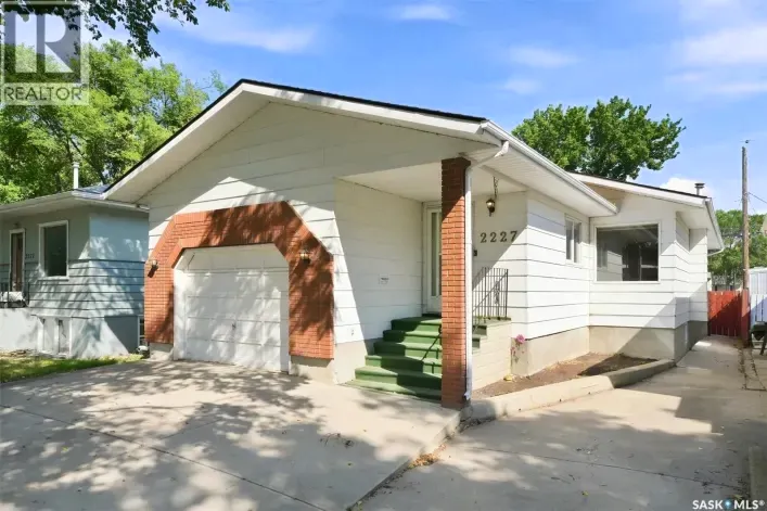 House for sale: 2227 Herman AVENUE, Saskatoon