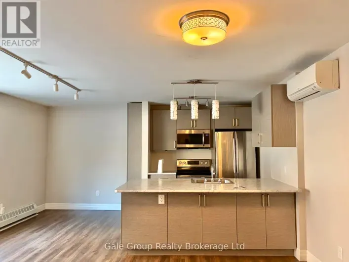 Apartment for rent: 103 - 5 PAISLEY BOULEVARD E, Mississauga