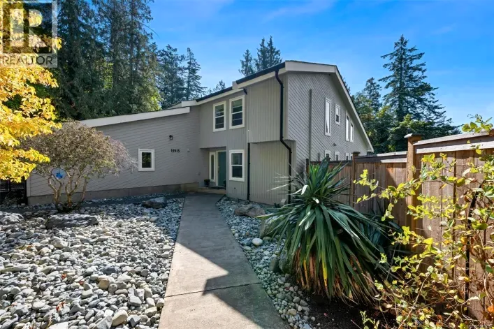 House for sale: 10915 Cedar Lane, North Saanich
