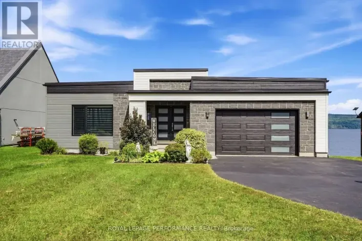 House for sale: 1984 BAY ROAD, Champlain