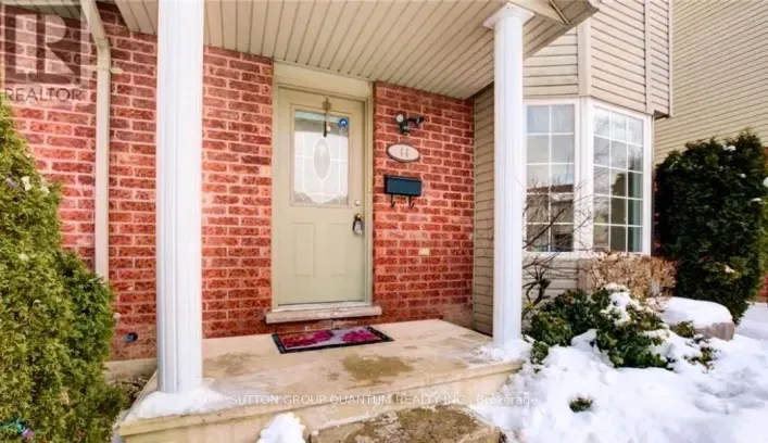 Row / Townhouse for rent: 44 - 101 BROOKSIDE STREET, London South