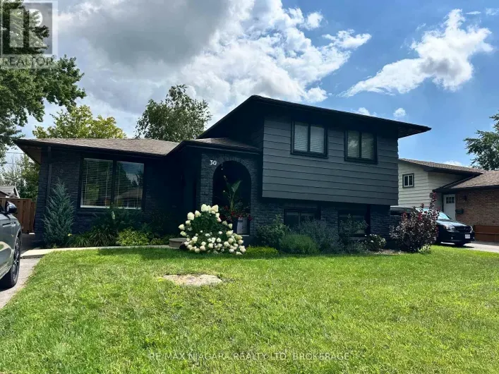 Other for rent: LOWER - 30 COLONIAL STREET, Welland