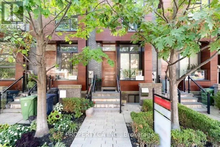 Row / Townhouse for sale: 244 MANNING AVENUE, Toronto