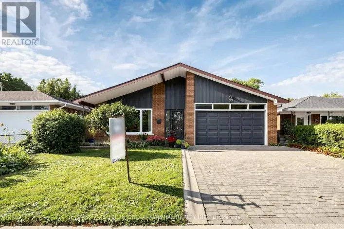 House for sale: 27 WARLINGHAM COURT, Toronto