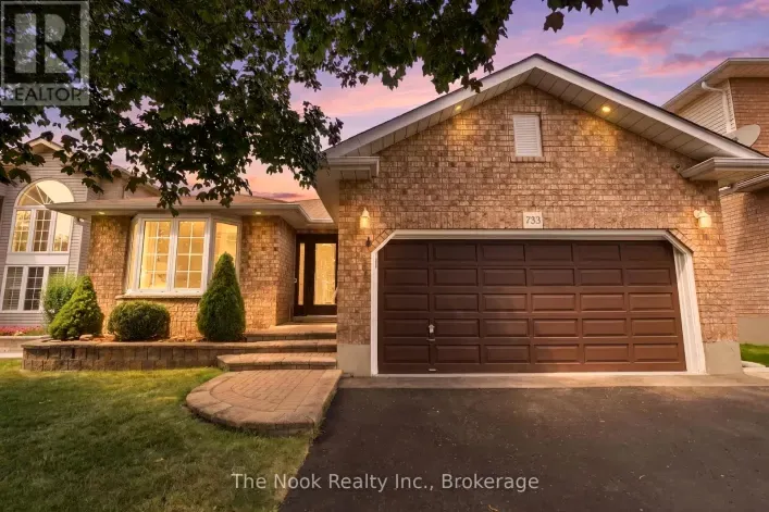 House for sale: 733 SUNDANCE CIRCLE, Oshawa