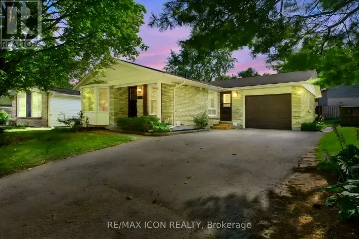 House for sale: 95 UNDERHILL CRESCENT, Kitchener