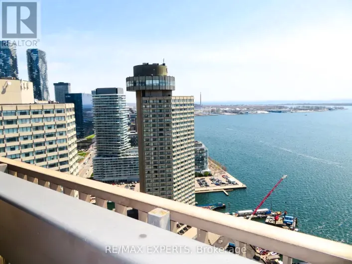 Apartment for sale: 2233 - 33 HARBOUR SQUARE, Toronto