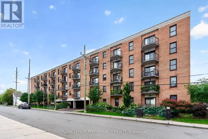 Apartment for sale: 407 - 50 BURNSIDE AVENUE, Ottawa