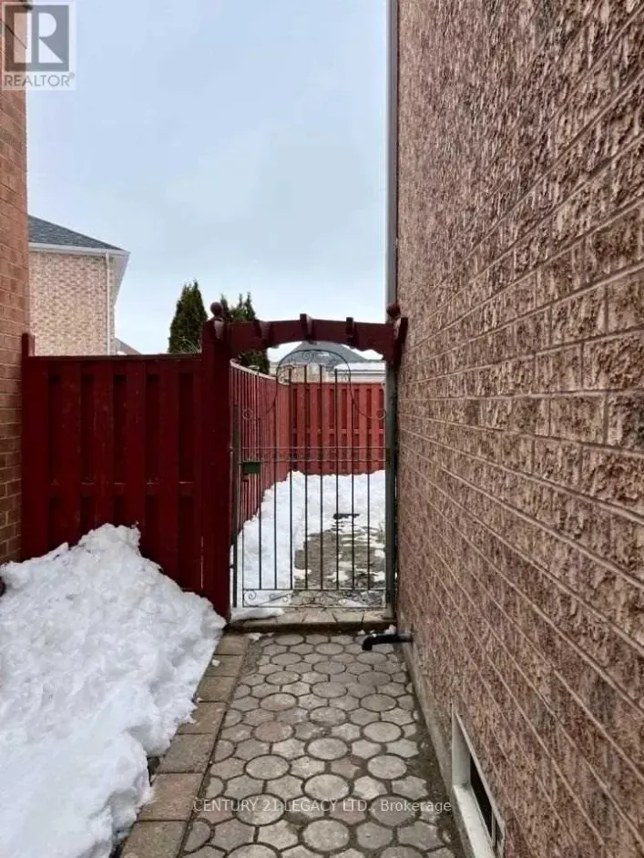 House for rent: 82 FERNCROFT PLACE E, Brampton