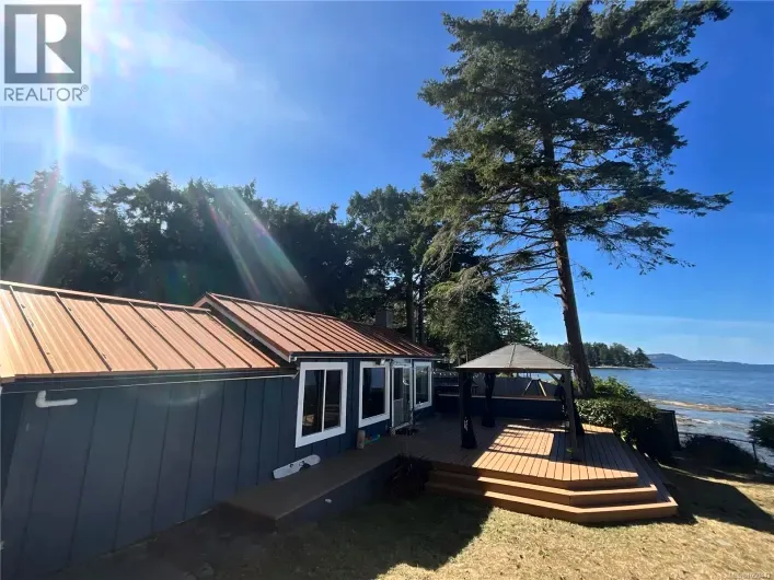 House for sale: 532 Berry Point Rd, Gabriola Island