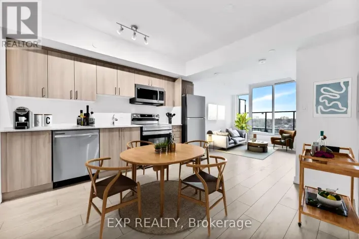 Apartment for rent: 811 - 556 MARLEE AVENUE, Toronto