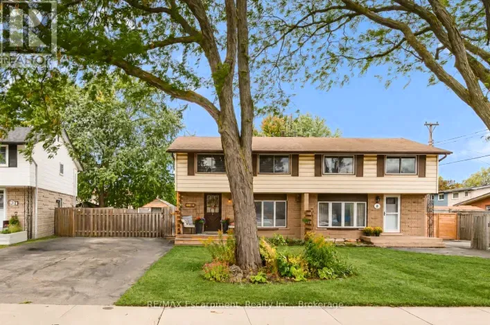 House for sale: 10 GOLDFINCH ROAD, Hamilton