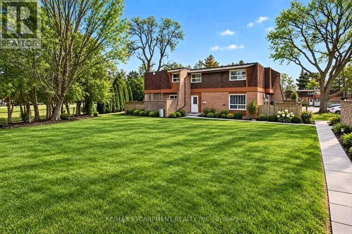Row / Townhouse for sale: 4 - 661 FRANCIS ROAD, Burlington