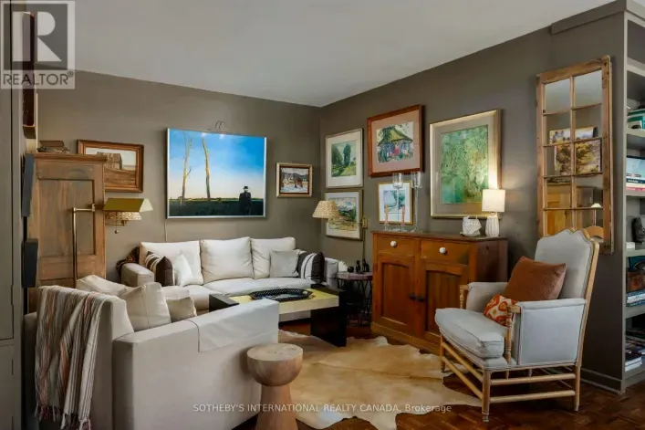 Apartment for sale: 1001 - 575 AVENUE ROAD, Toronto