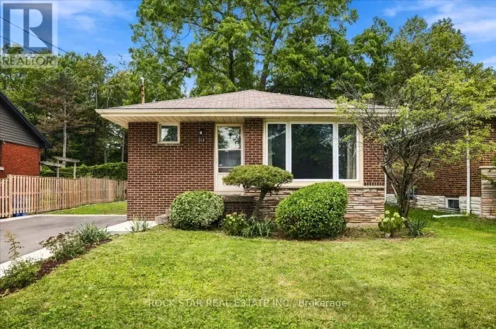 House for sale: 212 WEST 33RD STREET, Hamilton