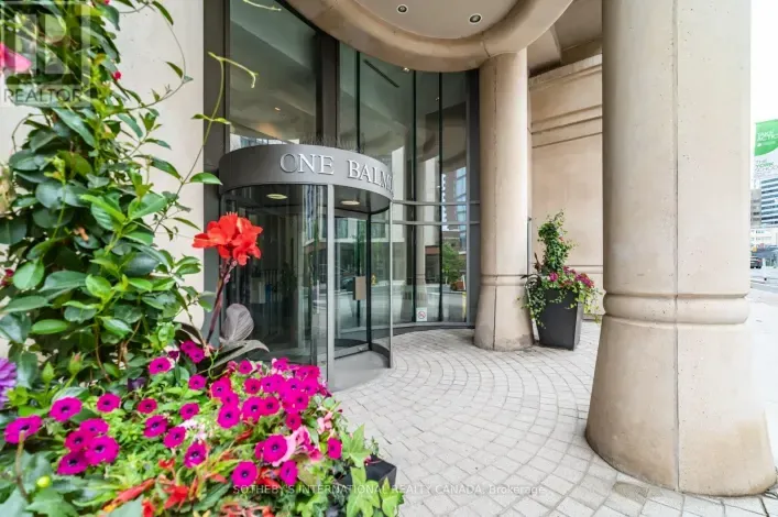 Apartment for sale: 201 - 1 BALMORAL AVENUE, Toronto