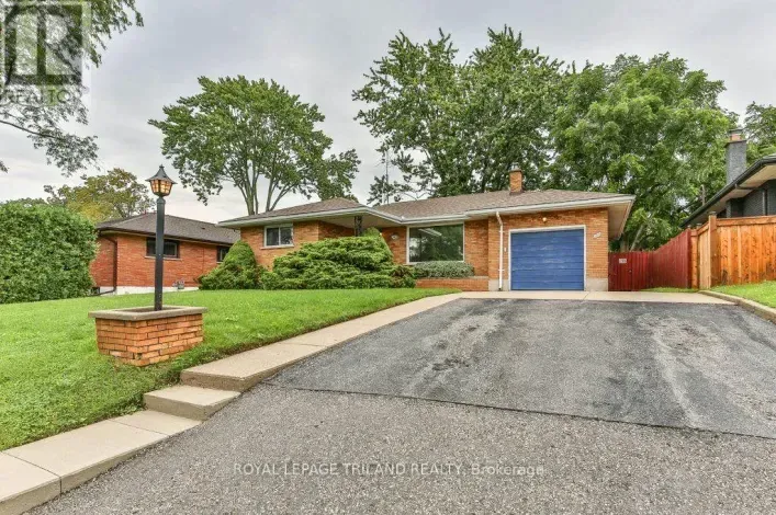 House for sale: 242 BURLINGTON STREET, London South