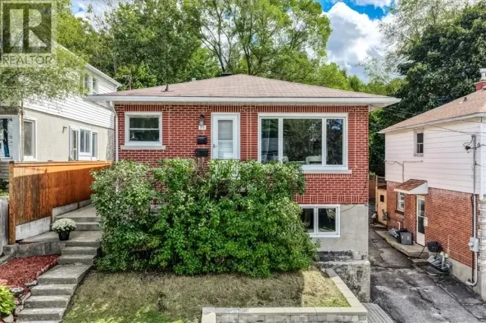 House for sale: 95 Hyland Drive, Sudbury